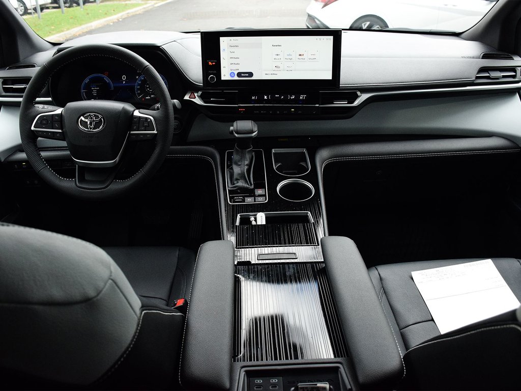 2025 Toyota Sienna XSE in Mississauga, Ontario - 13 - w1024h768px