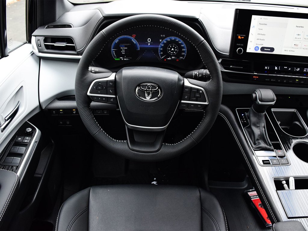 2025 Toyota Sienna XSE in Mississauga, Ontario - 16 - w1024h768px