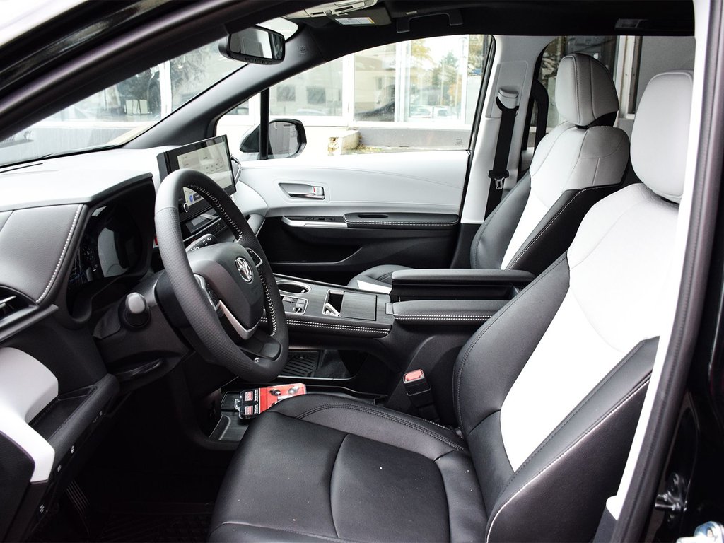 2025 Toyota Sienna XSE in Mississauga, Ontario - 7 - w1024h768px