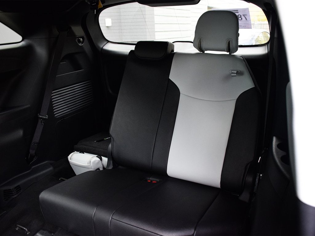 2025 Toyota Sienna XSE in Mississauga, Ontario - 11 - w1024h768px