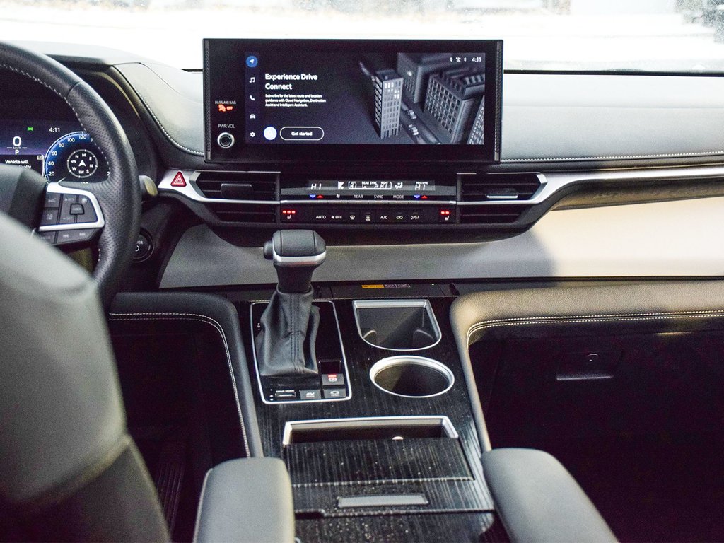 2025 Toyota Sienna XSE in Mississauga, Ontario - 14 - w1024h768px