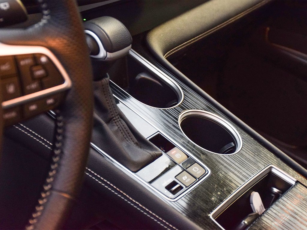 2025 Toyota Sienna XSE in Mississauga, Ontario - 8 - w1024h768px