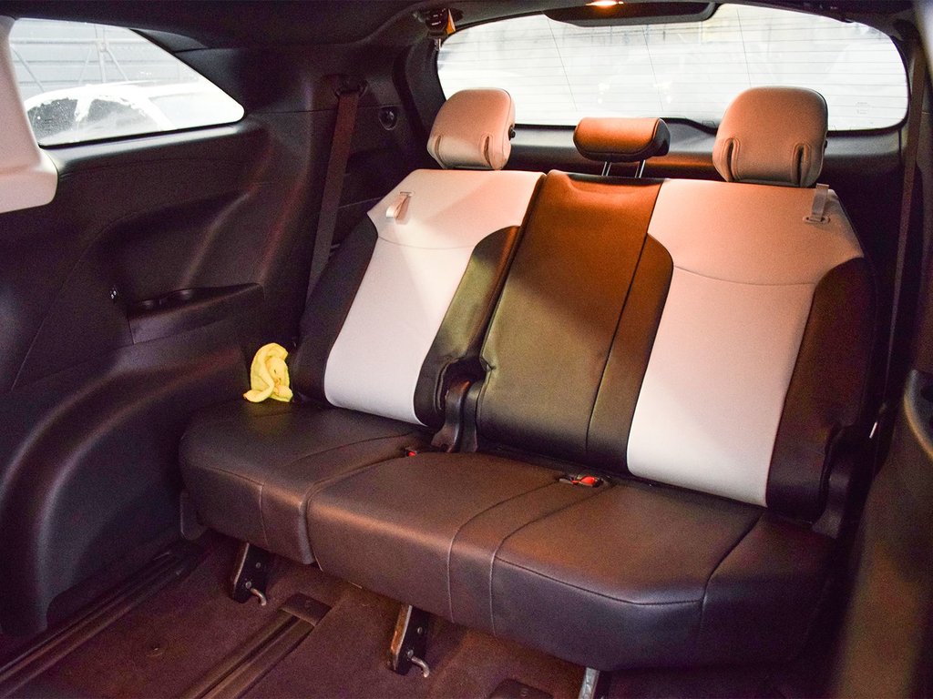 2025 Toyota Sienna XSE in Mississauga, Ontario - 11 - w1024h768px