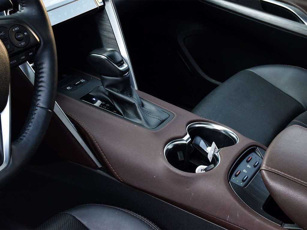 2023 Toyota Venza Limited in Mississauga, Ontario - 9 - w1024h768px
