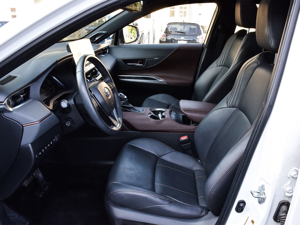 2023 Toyota Venza Limited in Mississauga, Ontario - 8 - w1024h768px