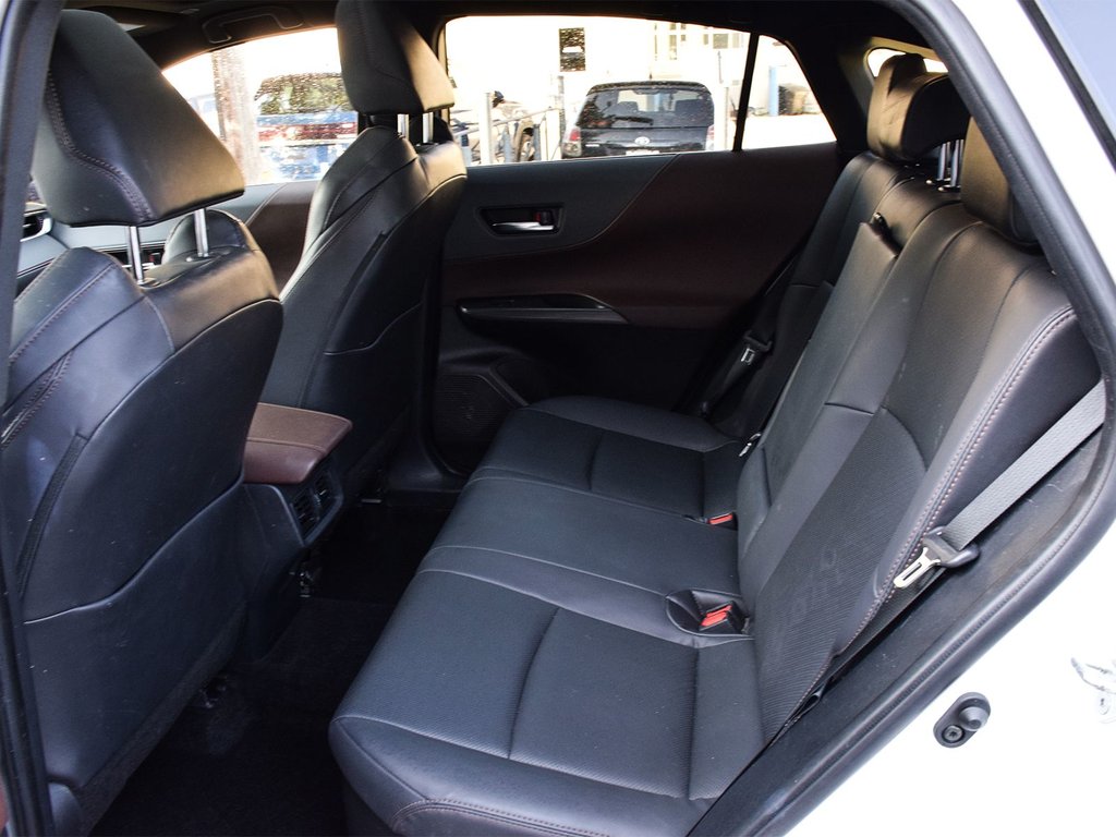 2023 Toyota Venza Limited in Mississauga, Ontario - 12 - w1024h768px