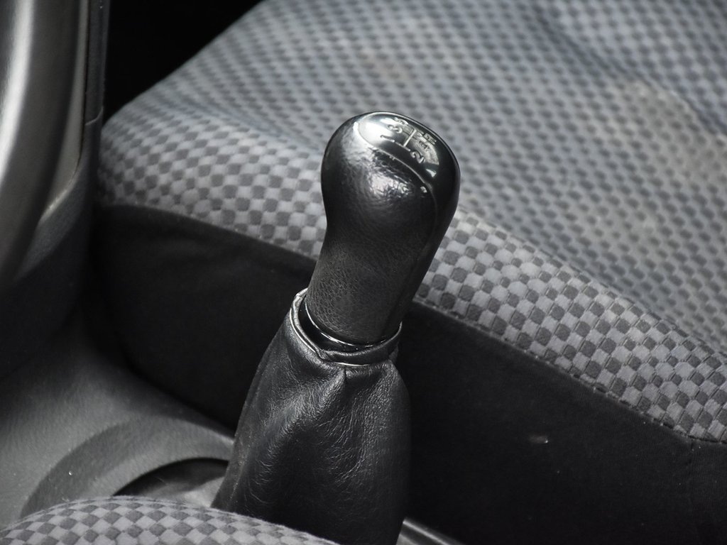 2007 Toyota Yaris BASE in Mississauga, Ontario - 8 - w1024h768px