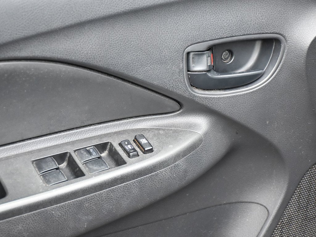 2007 Toyota Yaris BASE in Mississauga, Ontario - 9 - w1024h768px