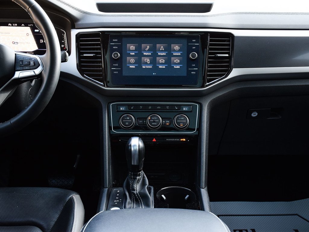 2022 Volkswagen Atlas Cross Sport Highline in Mississauga, Ontario - 14 - w1024h768px