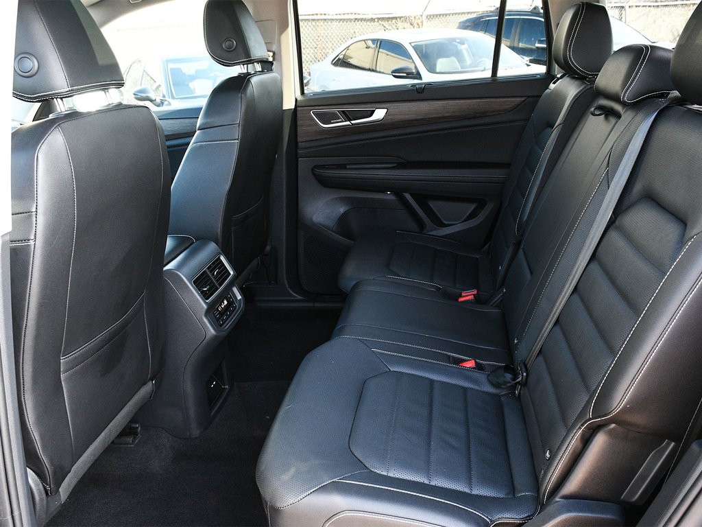 2024 Volkswagen Atlas Highline in Mississauga, Ontario - 15 - w1024h768px