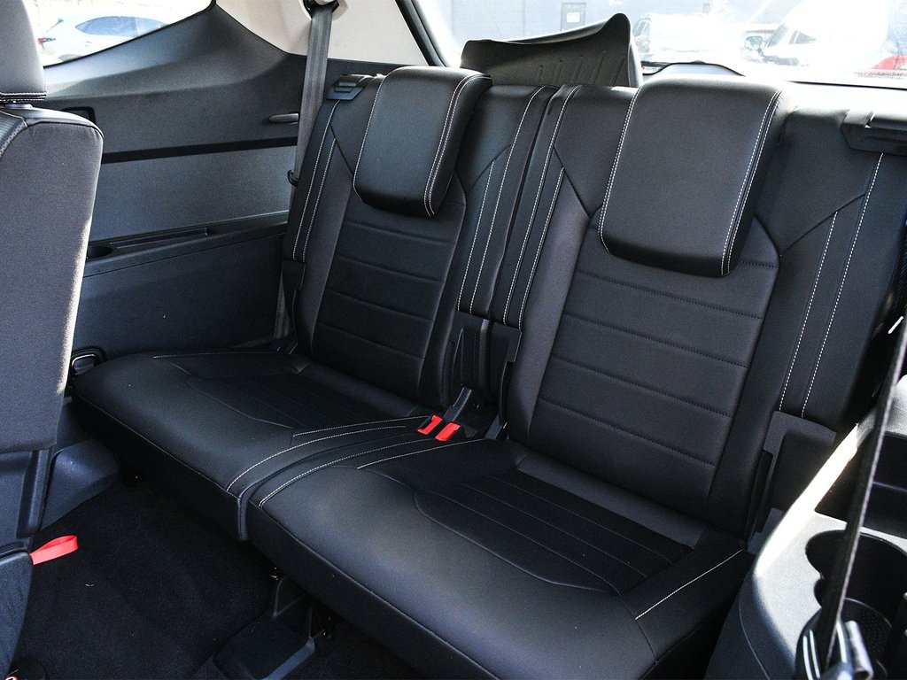 2024 Volkswagen Atlas Highline in Mississauga, Ontario - 16 - w1024h768px