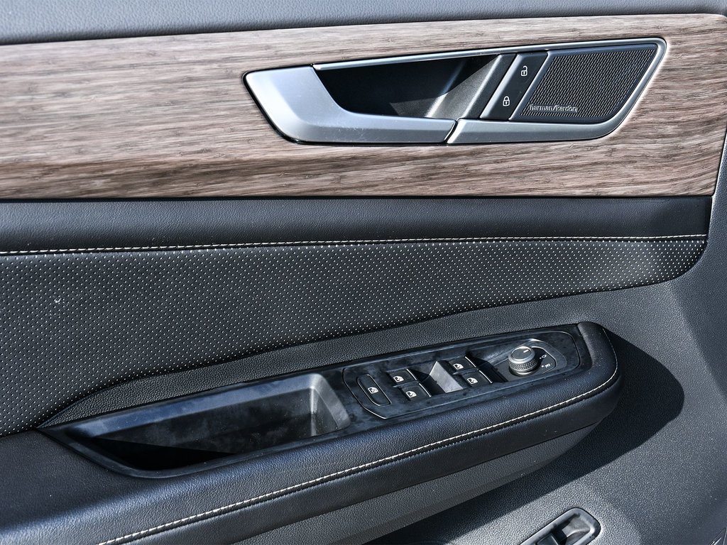 2024 Volkswagen Atlas Highline in Mississauga, Ontario - 9 - w1024h768px