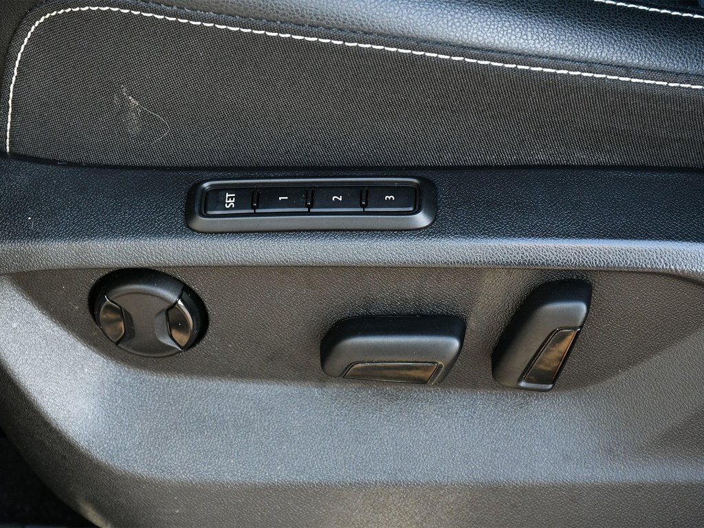 2024 Volkswagen Atlas Highline in Mississauga, Ontario - 13 - w1024h768px