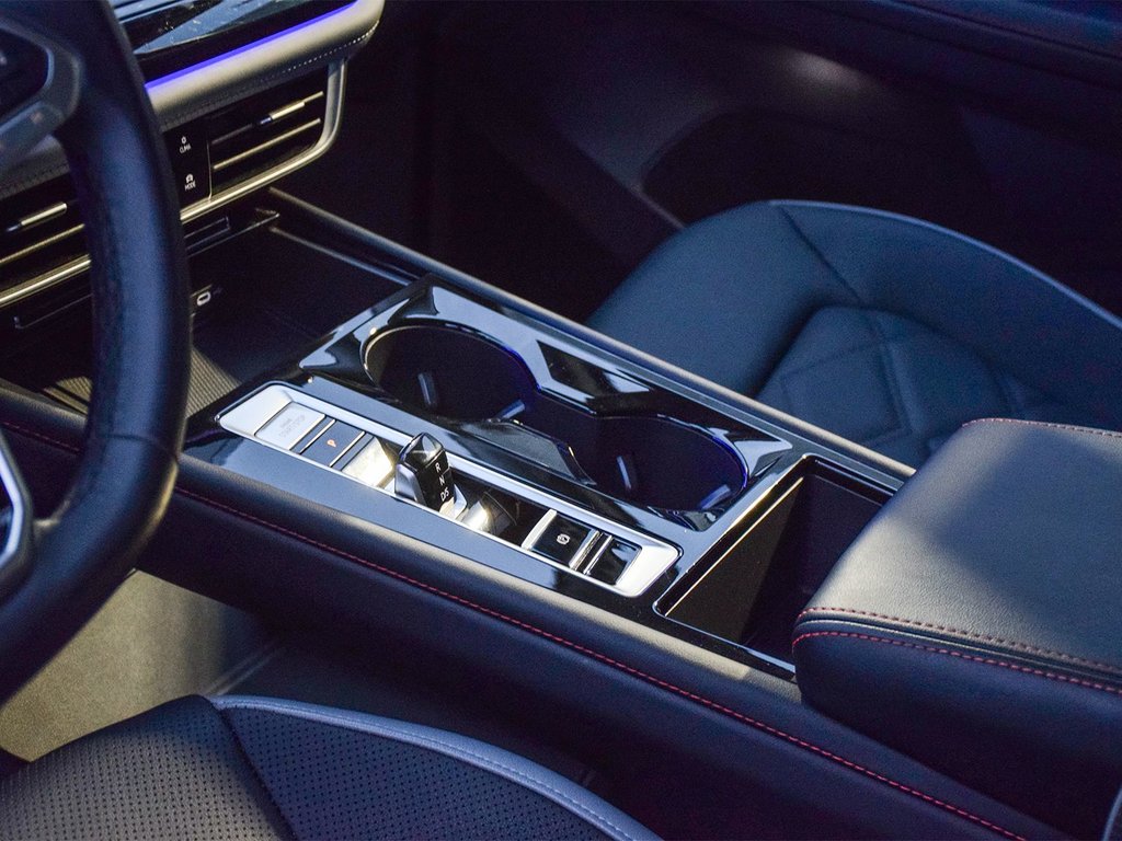 2025 Volkswagen Atlas Peak Edition in Mississauga, Ontario - 8 - w1024h768px