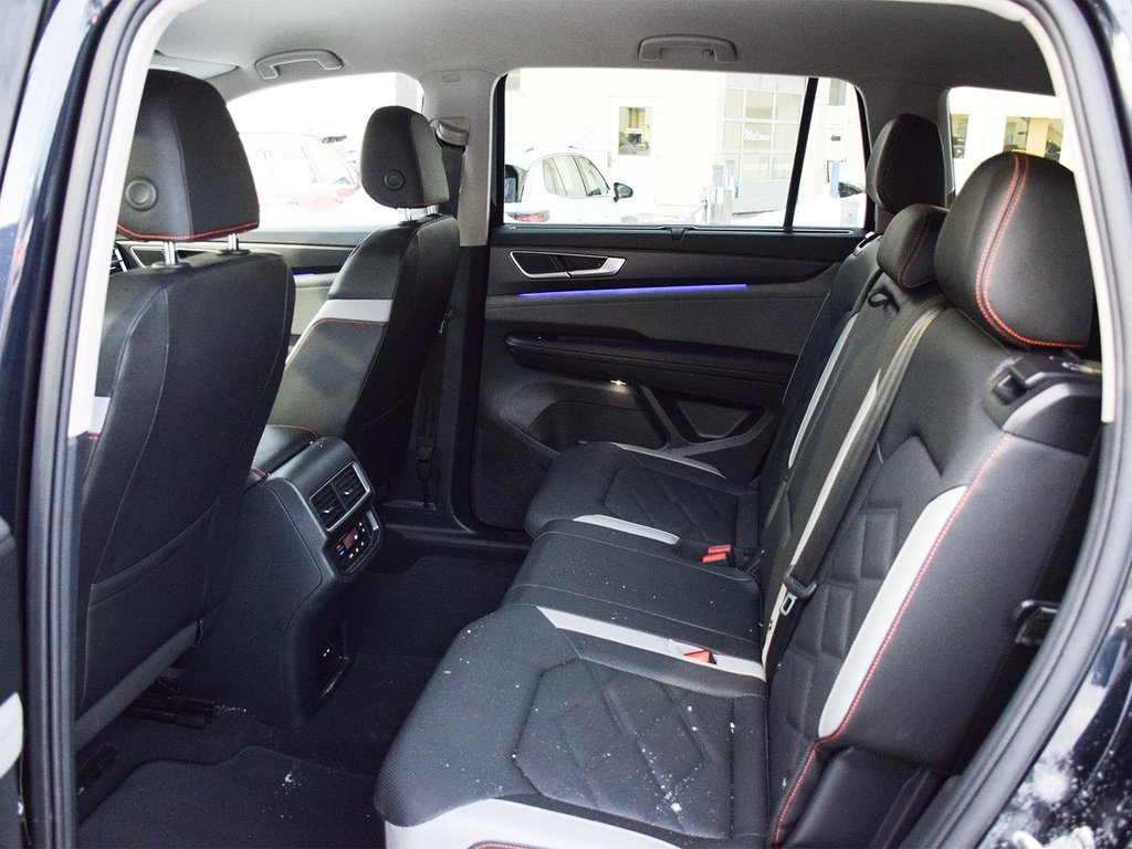 2025 Volkswagen Atlas Peak Edition in Mississauga, Ontario - 10 - w1024h768px