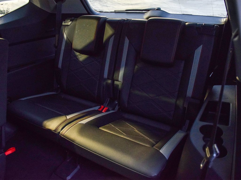 2025 Volkswagen Atlas Peak Edition in Mississauga, Ontario - 11 - w1024h768px