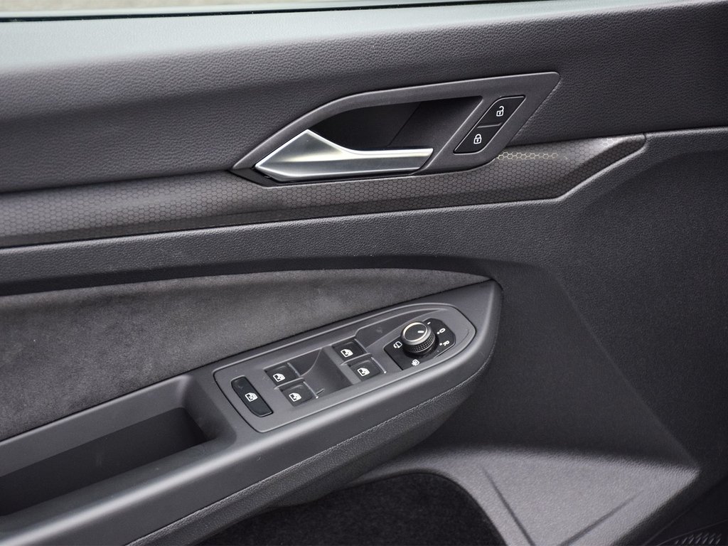 2024 Volkswagen Golf GTI Autobahn in Mississauga, Ontario - 9 - w1024h768px