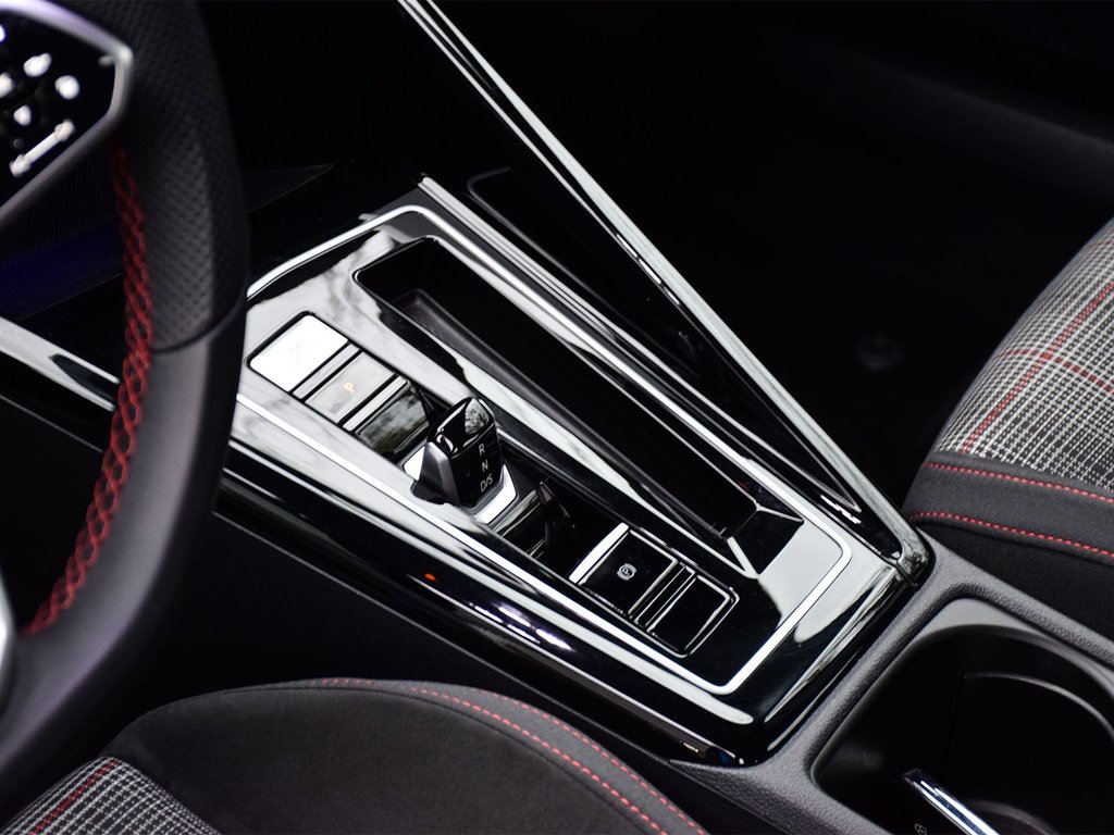 2024 Volkswagen Golf GTI Autobahn in Mississauga, Ontario - 8 - w1024h768px