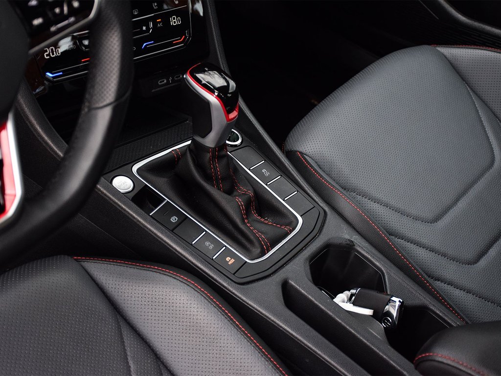 2025 Volkswagen Jetta GLI Autobahn in Mississauga, Ontario - 9 - w1024h768px