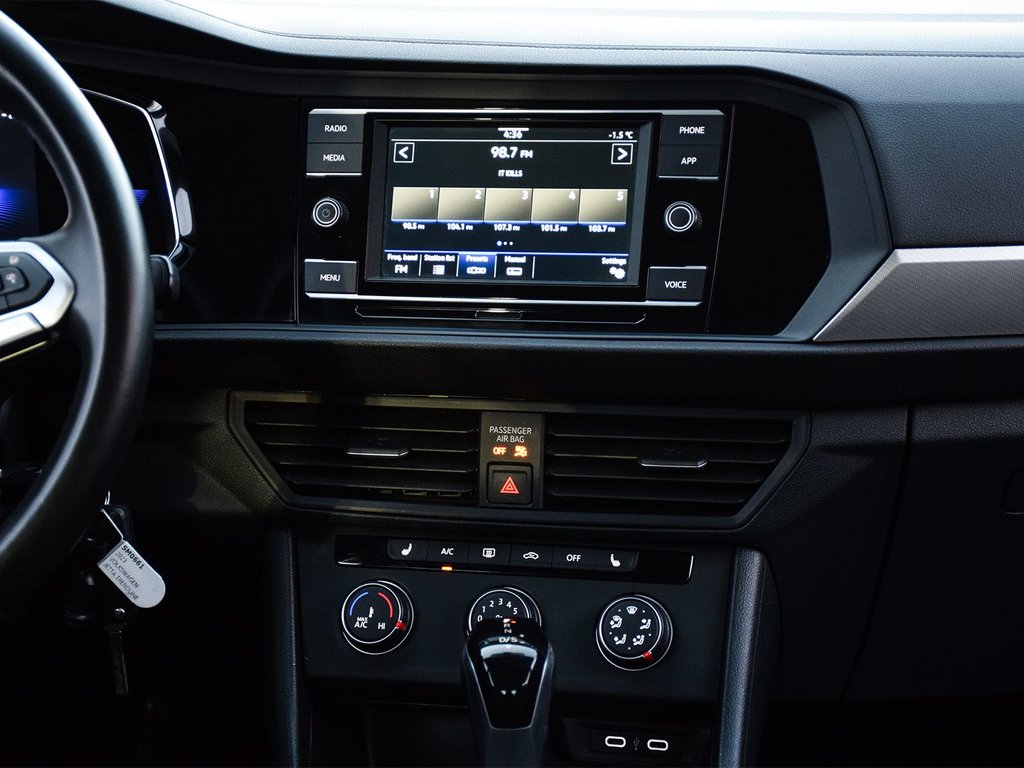 2023 Volkswagen Jetta Trendline in Mississauga, Ontario - 12 - w1024h768px