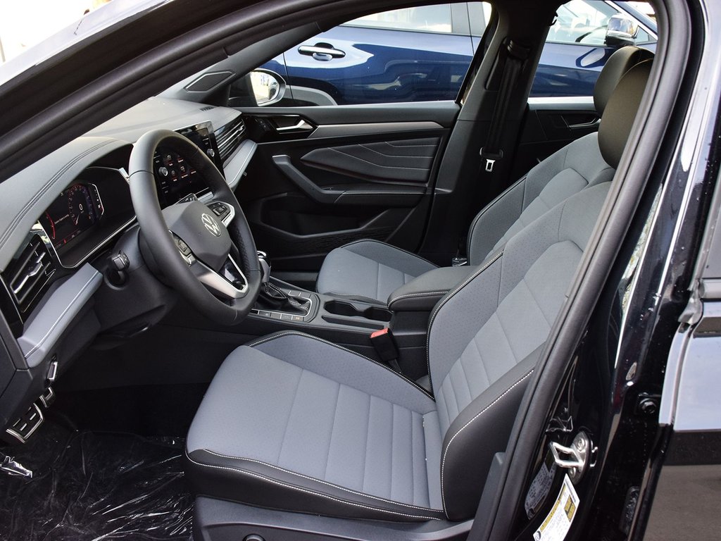 2025 Volkswagen Jetta Comfortline in Mississauga, Ontario - 8 - w1024h768px