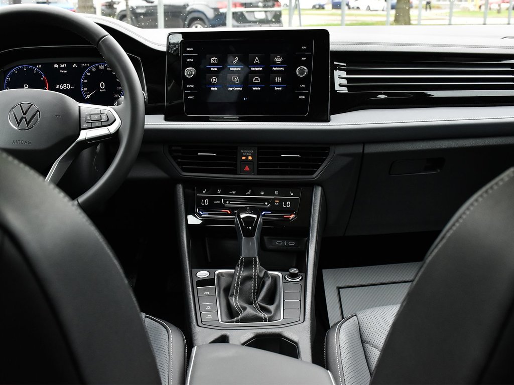 2025 Volkswagen Jetta Highline in Mississauga, Ontario - 13 - w1024h768px