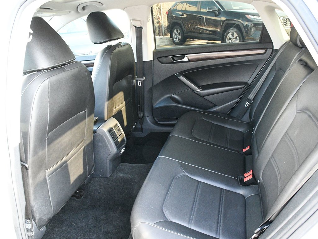 2022 Volkswagen Passat 2.0T Limited Edition in Mississauga, Ontario - 15 - w1024h768px