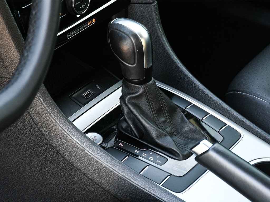 2022 Volkswagen Passat 2.0T Limited Edition in Mississauga, Ontario - 11 - w1024h768px