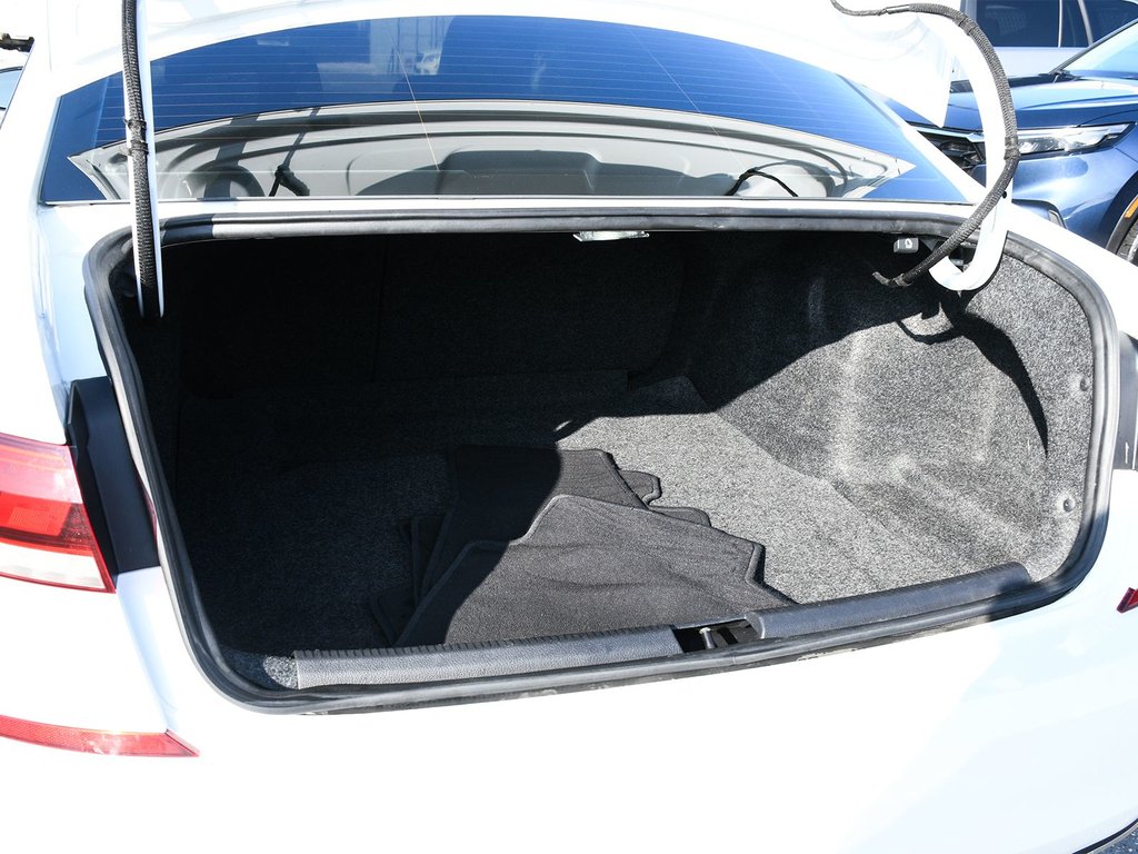 2022 Volkswagen Passat 2.0T Limited Edition in Mississauga, Ontario - 8 - w1024h768px