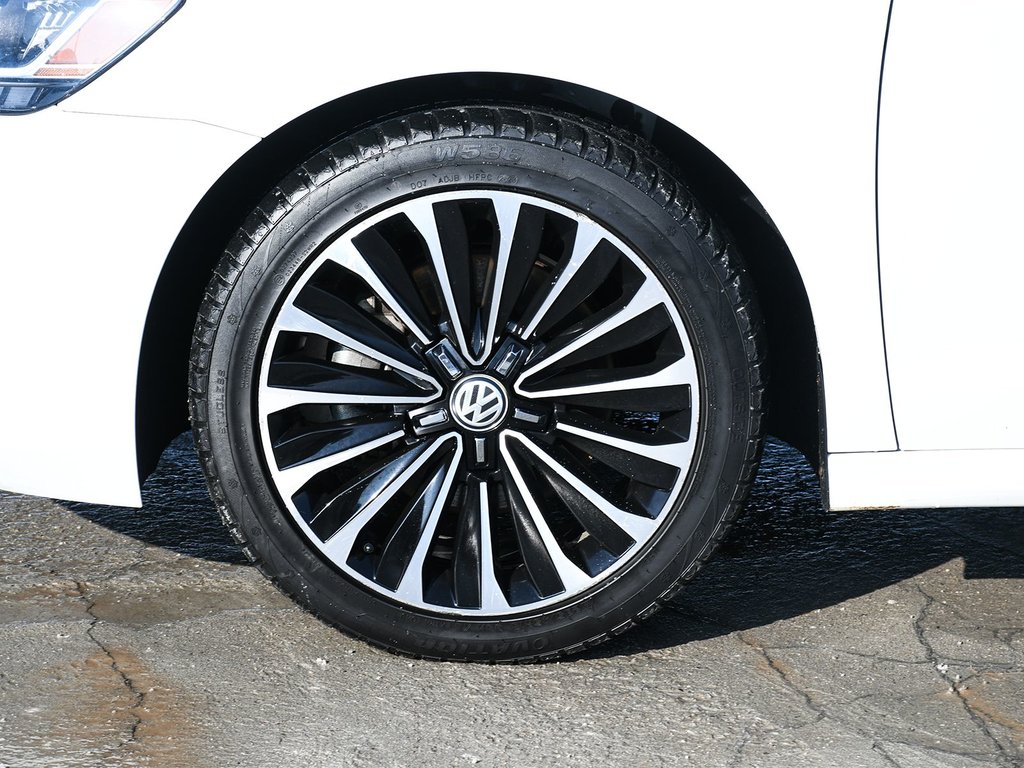 2022 Volkswagen Passat 2.0T Limited Edition in Mississauga, Ontario - 5 - w1024h768px