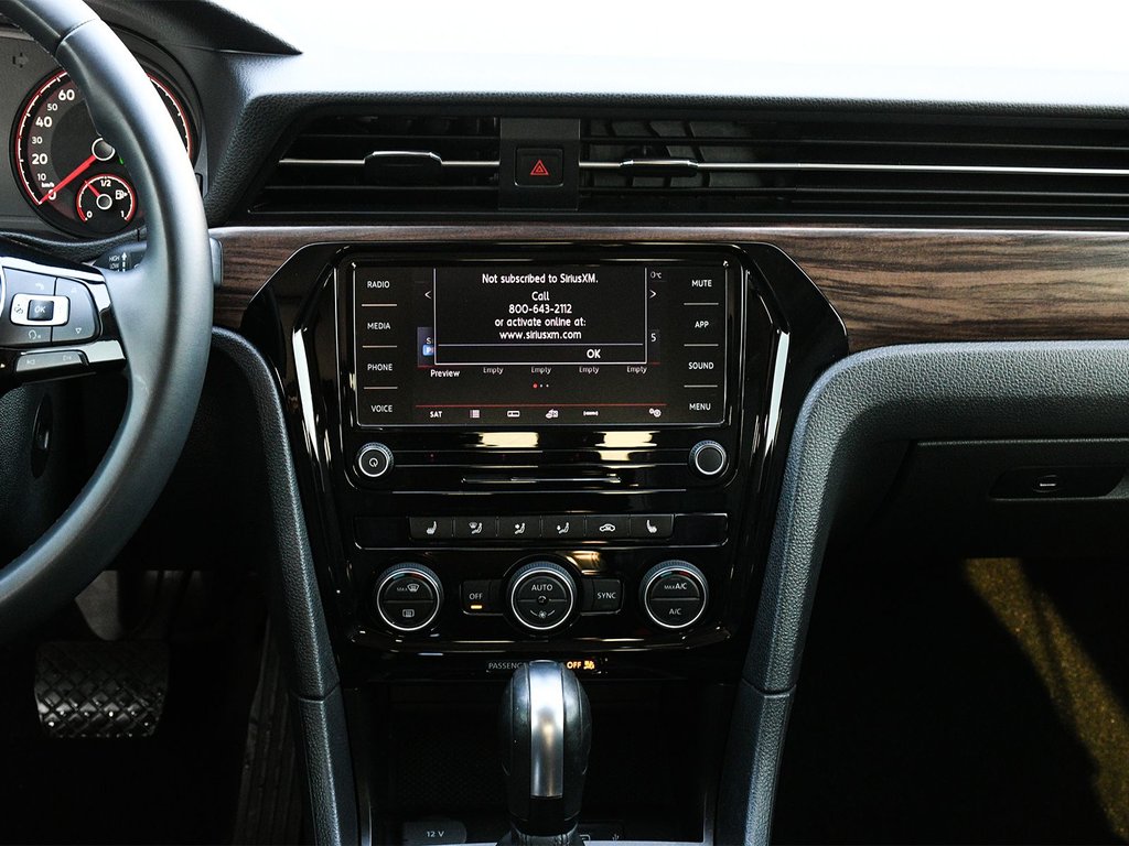 2022 Volkswagen Passat 2.0T Limited Edition in Mississauga, Ontario - 17 - w1024h768px