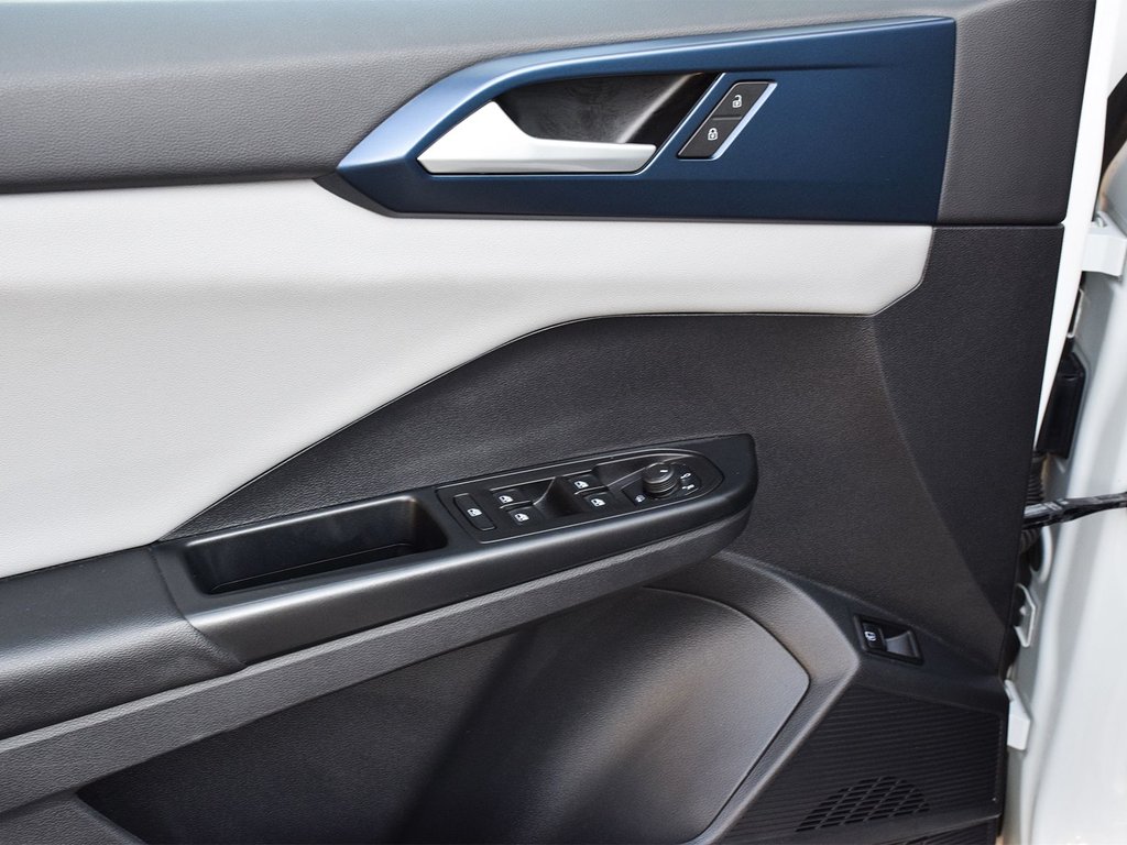 2022 Volkswagen Taos Comfortline in Mississauga, Ontario - 11 - w1024h768px