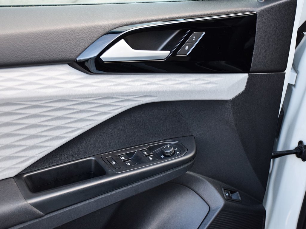 2022 Volkswagen Taos Trendline in Mississauga, Ontario - 9 - w1024h768px