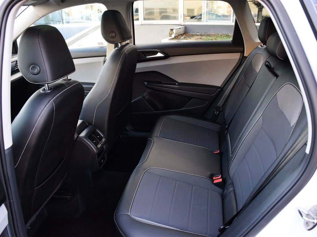 2022 Volkswagen Taos Comfortline in Mississauga, Ontario - 11 - w1024h768px