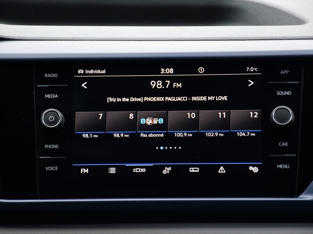 2022 Volkswagen Taos Comfortline in Mississauga, Ontario - 14 - w1024h768px