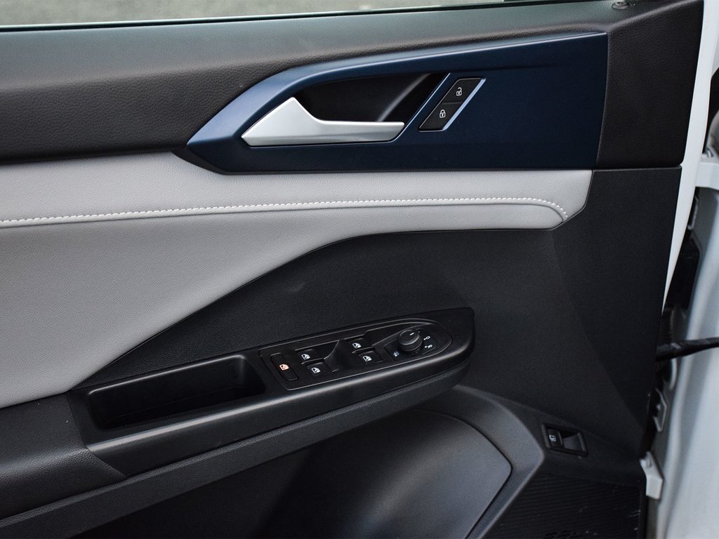 2023 Volkswagen Taos Comfortline in Mississauga, Ontario - 9 - w1024h768px
