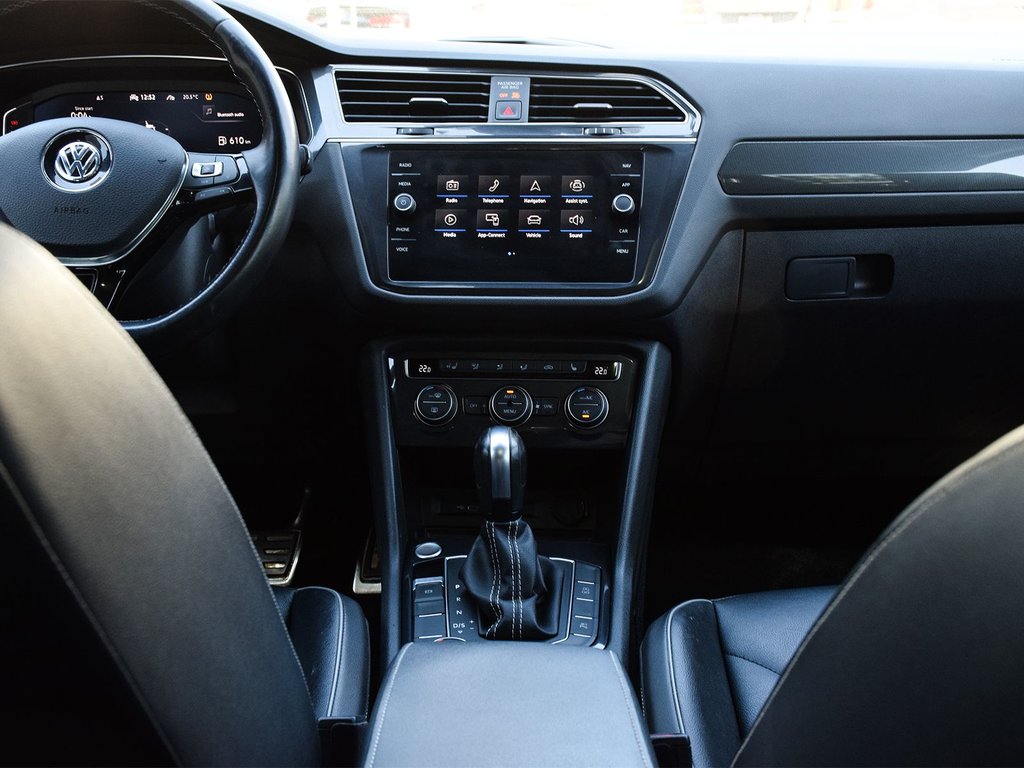 2021 Volkswagen Tiguan Highline in Mississauga, Ontario - 13 - w1024h768px