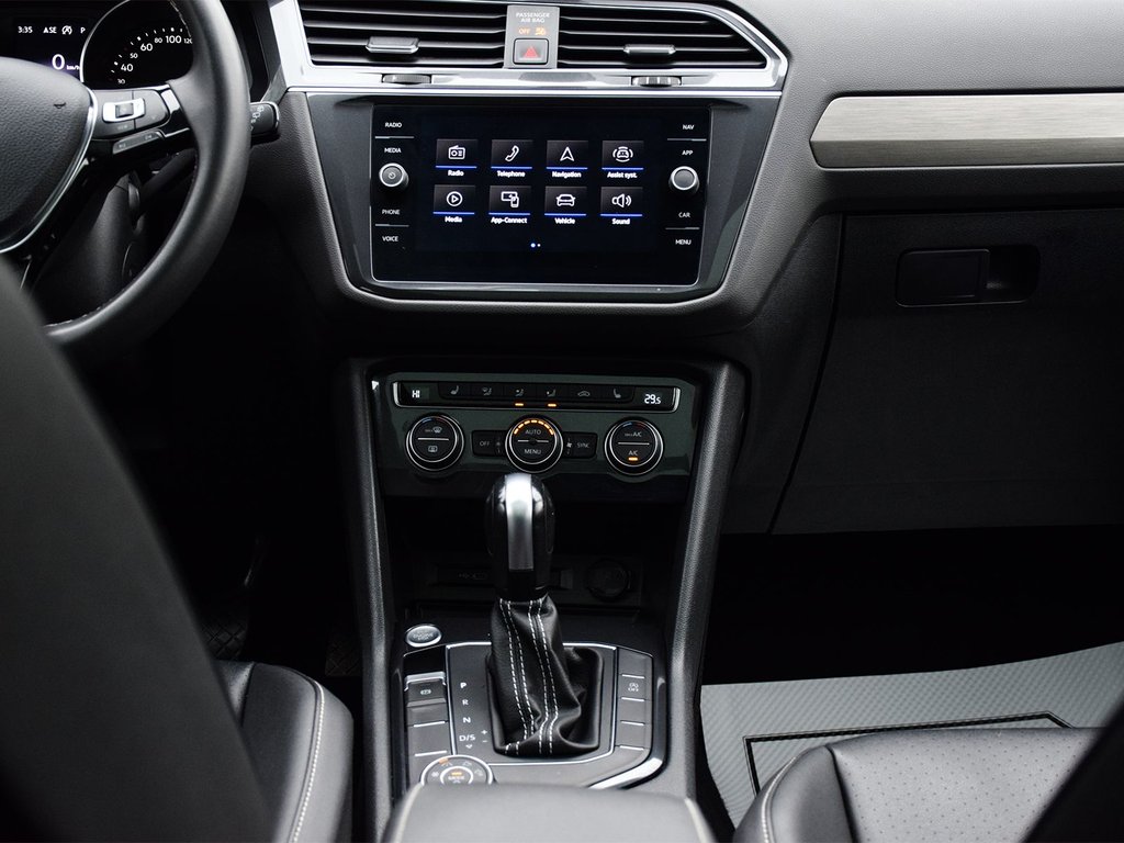 2021 Volkswagen Tiguan Comfortline in Mississauga, Ontario - 13 - w1024h768px