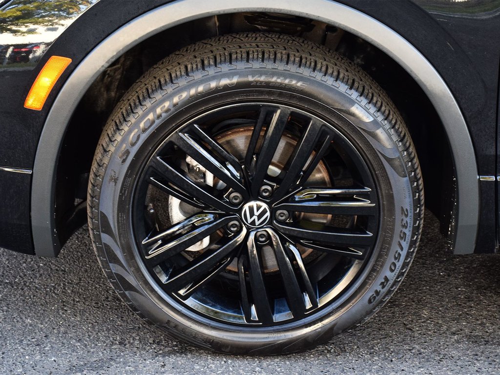 2022 Volkswagen Tiguan Comfortline R-Line Black Edition in Mississauga, Ontario - 6 - w1024h768px