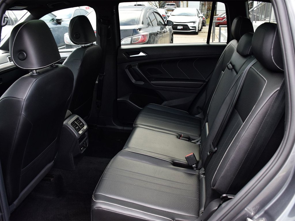 2022 Volkswagen Tiguan Comfortline R-Line Black Edition in Mississauga, Ontario - 13 - w1024h768px