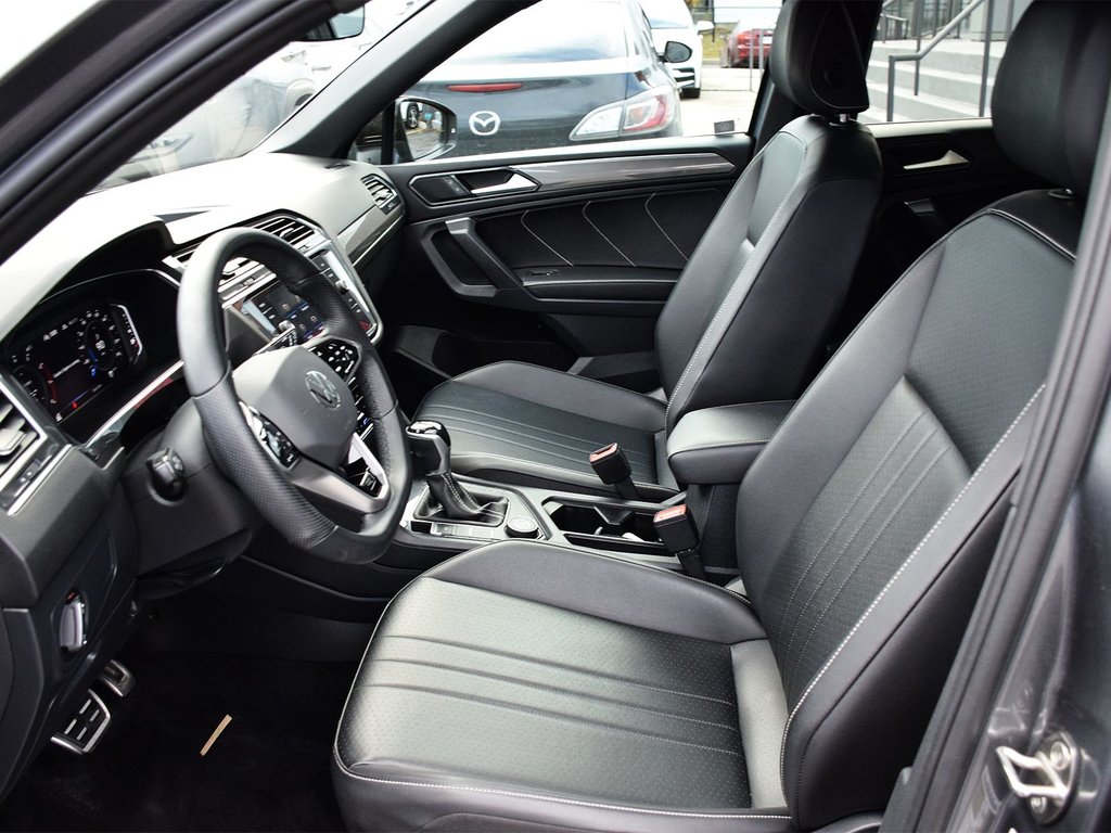 2022 Volkswagen Tiguan Comfortline R-Line Black Edition in Mississauga, Ontario - 9 - w1024h768px