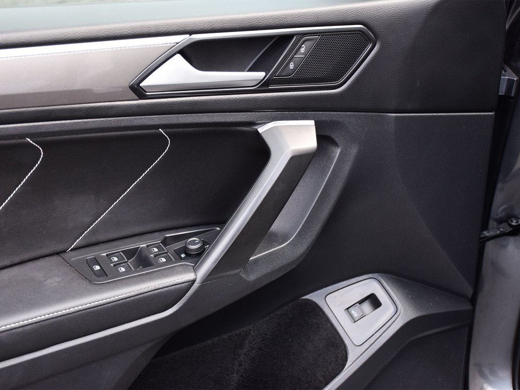 2022 Volkswagen Tiguan Comfortline R-Line Black Edition in Mississauga, Ontario - 11 - w1024h768px
