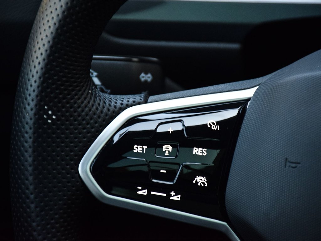 2022 Volkswagen Tiguan Comfortline R-Line Black Edition in Mississauga, Ontario - 20 - w1024h768px