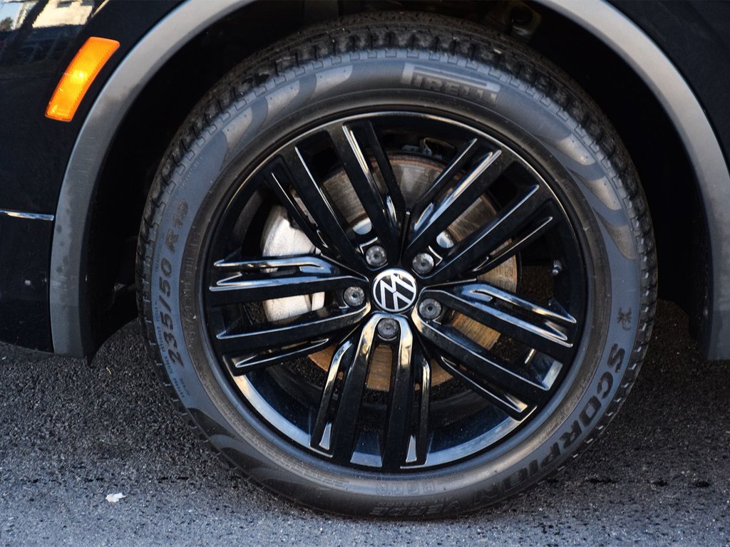 2022 Volkswagen Tiguan Comfortline R-Line Black Edition in Mississauga, Ontario - 5 - w1024h768px