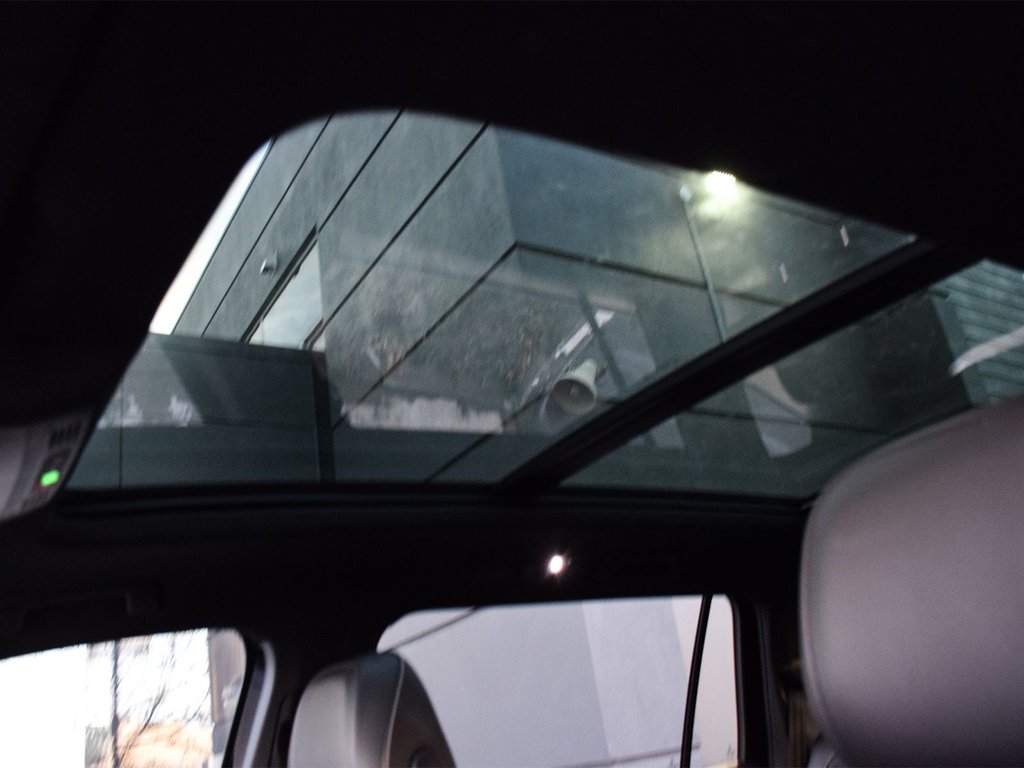 2022 Volkswagen Tiguan Comfortline R-Line Black Edition in Mississauga, Ontario - 10 - w1024h768px