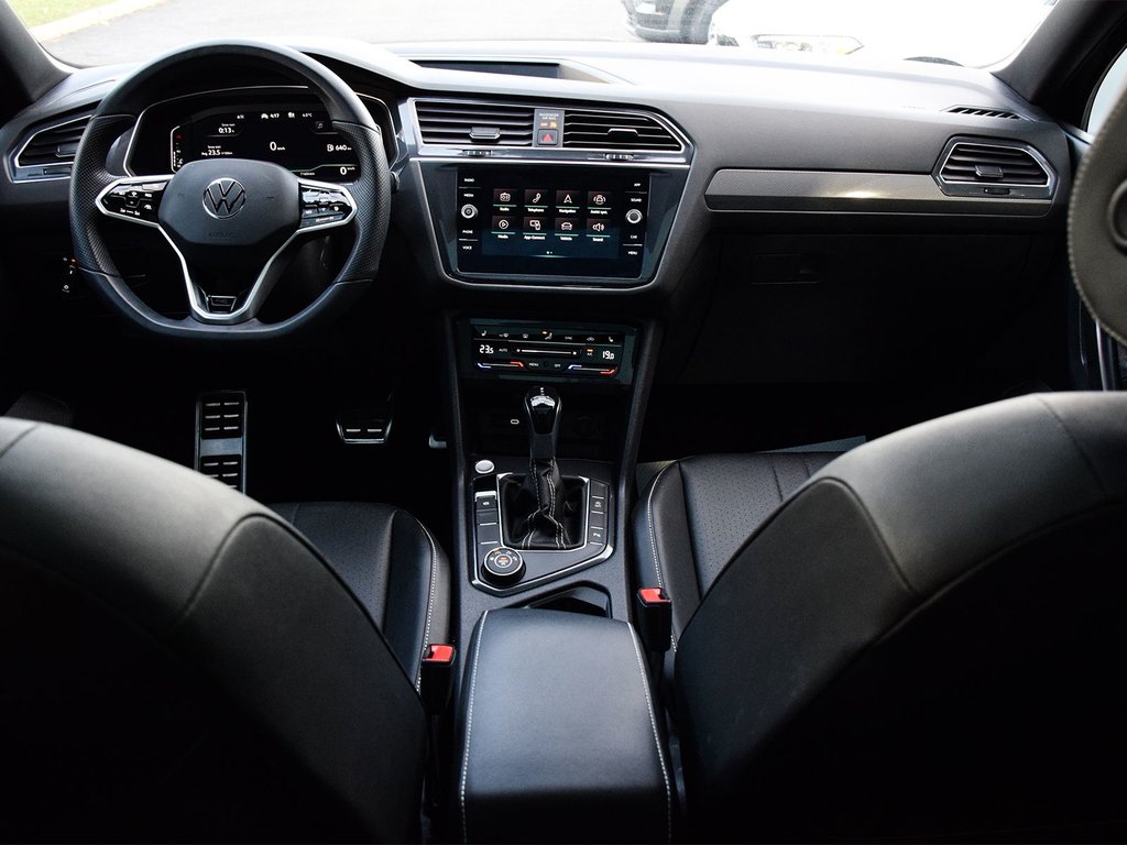 2022 Volkswagen Tiguan Comfortline R-Line Black Edition in Mississauga, Ontario - 12 - w1024h768px