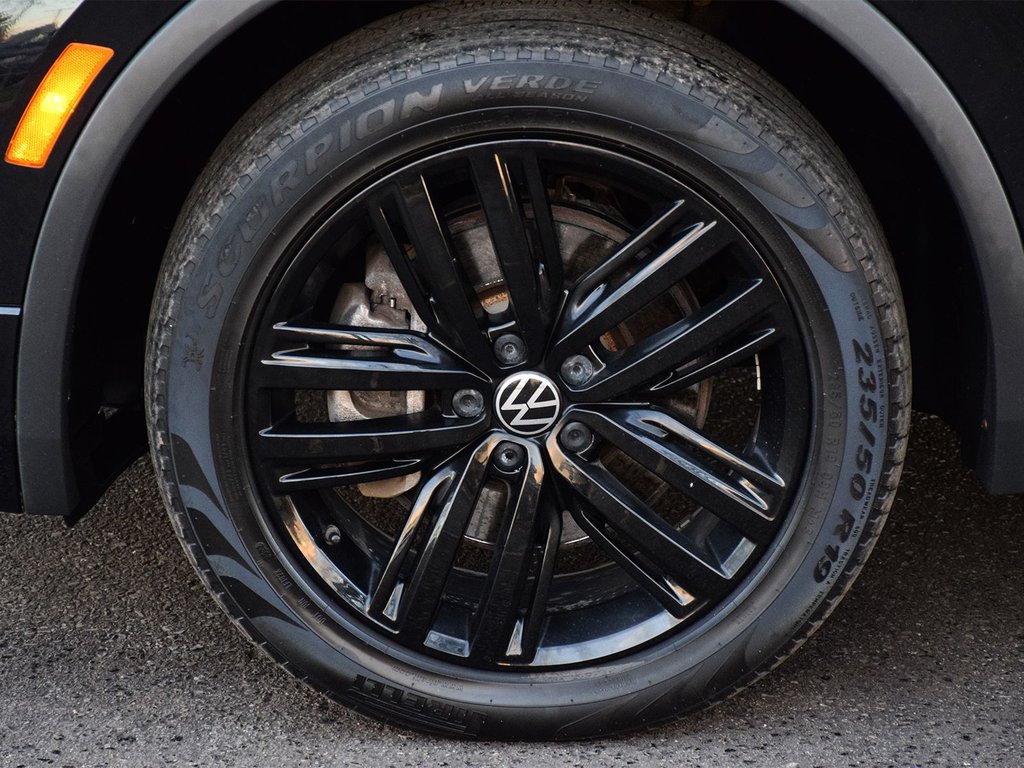 2022 Volkswagen Tiguan Comfortline R-Line Black Edition in Mississauga, Ontario - 5 - w1024h768px