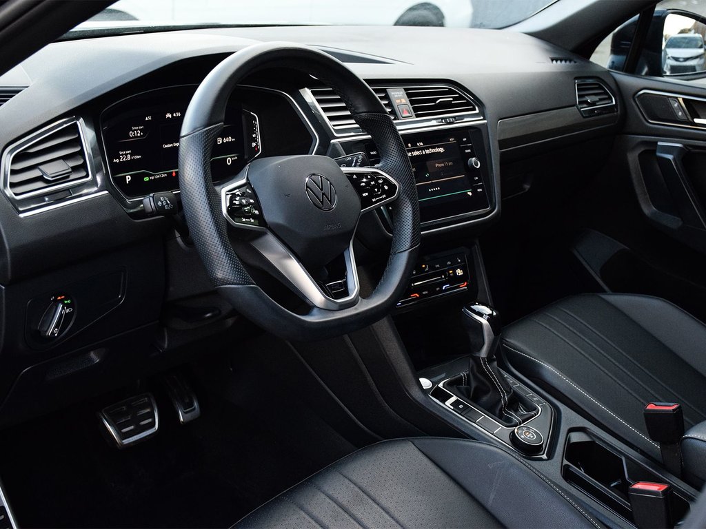 2022 Volkswagen Tiguan Comfortline R-Line Black Edition in Mississauga, Ontario - 6 - w1024h768px