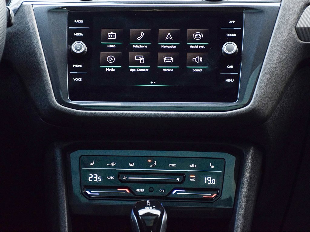 2022 Volkswagen Tiguan Comfortline R-Line Black Edition in Mississauga, Ontario - 14 - w1024h768px