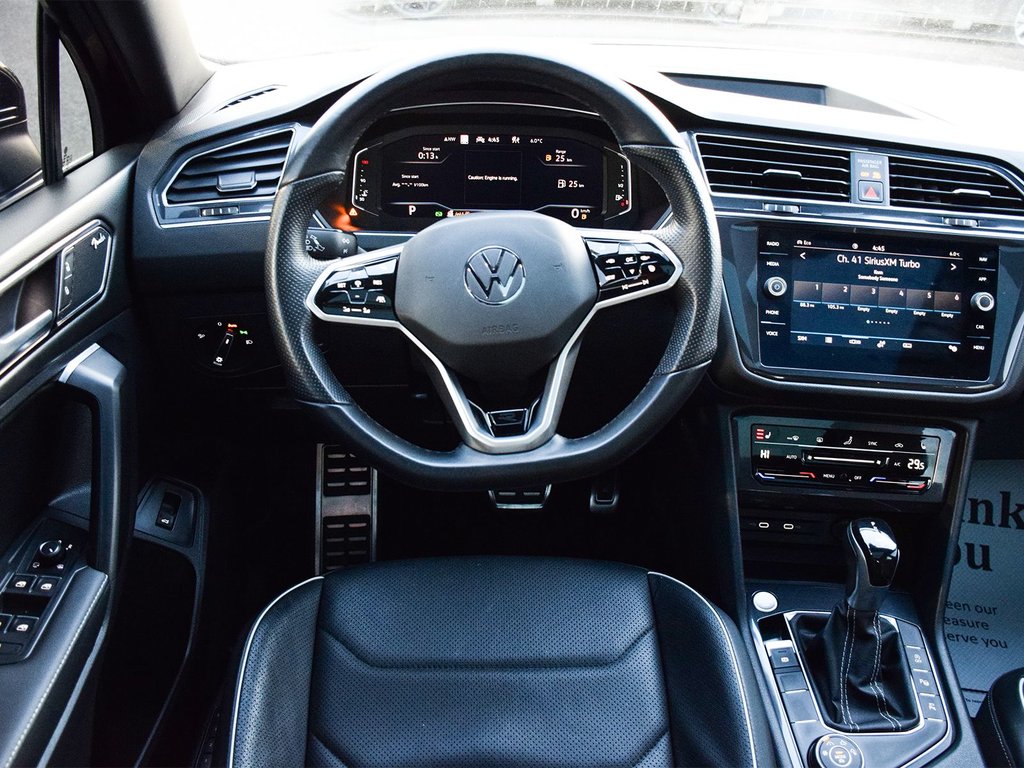 2022 Volkswagen Tiguan Highline R-Line in Mississauga, Ontario - 15 - w1024h768px